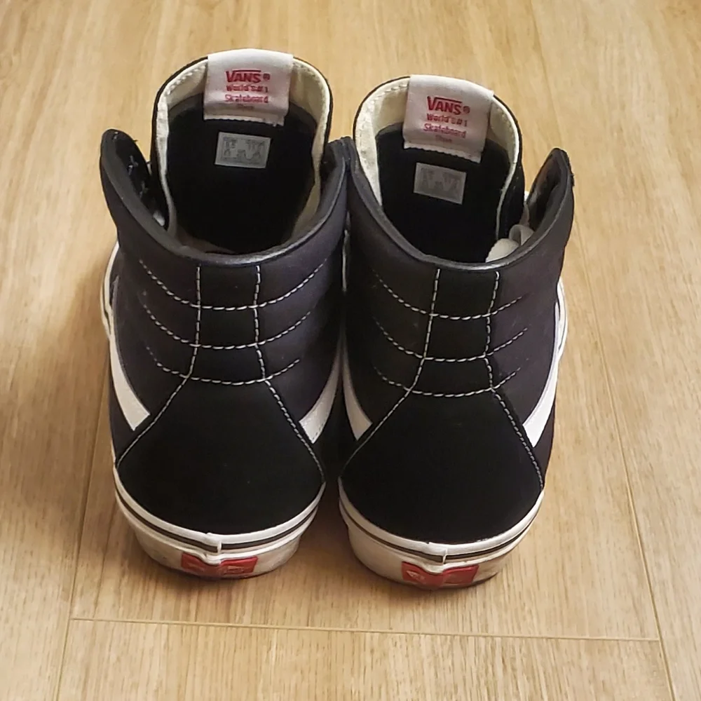 VANS - Picture 2 of 5